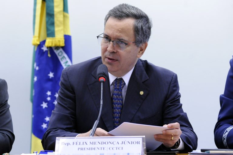 Mendonça Júnior participa de reunião de comissão