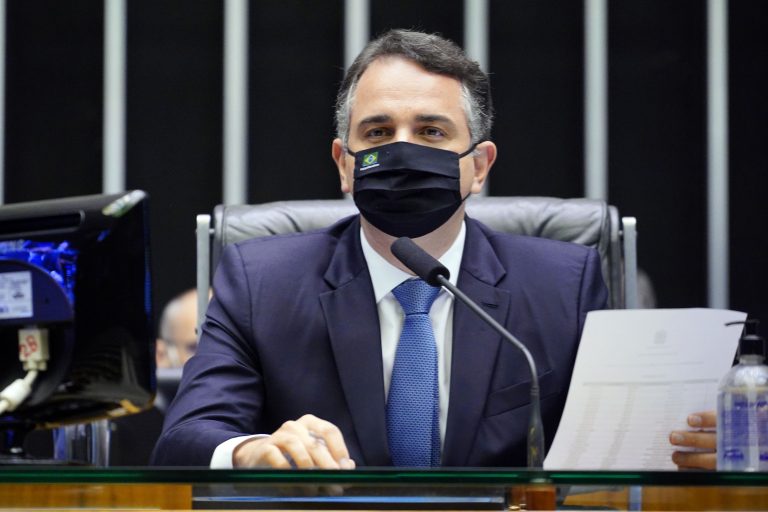 Pacheco preside sessão