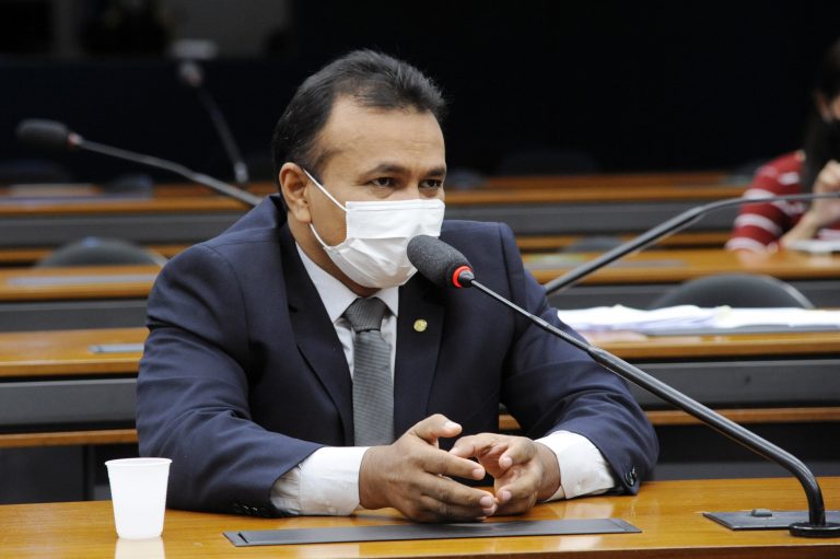 Capitão Fábio Abreu participa de reunião de comissão