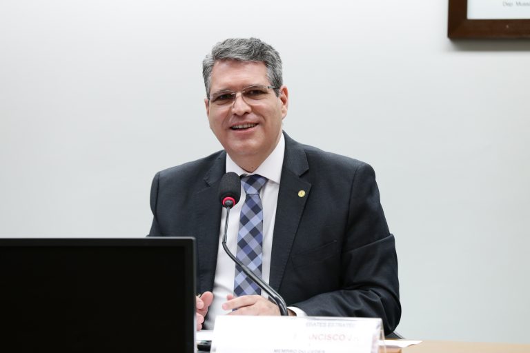 Retomada Econômica e Geração de Emprego e Renda no Pós-Pandemia. Dep. Francisco Jr. PSD - GO