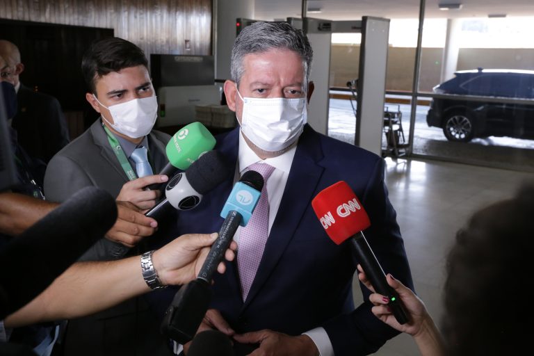 Arthur Lira concede entrevista