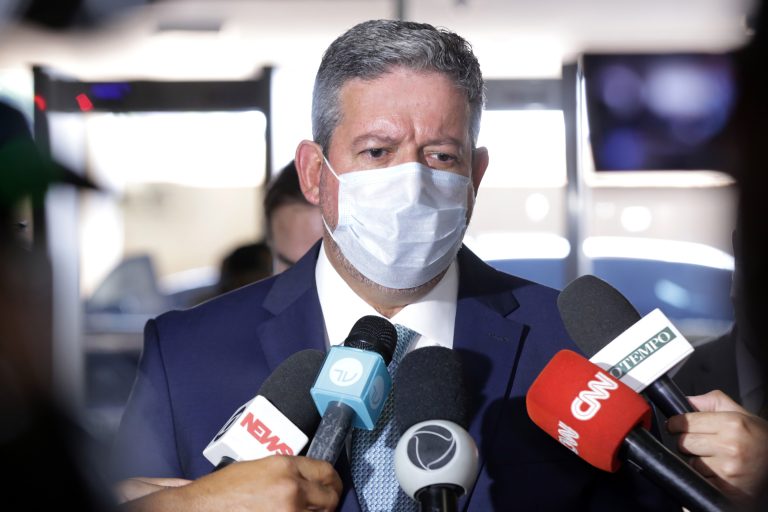 Arthur Lira concede entrevista