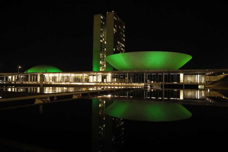 Congresso iluminado de verde em homenagem ao Dia Nacional da Doação de Órgãos