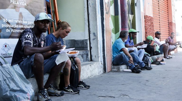 Assistência Social - geral - solidariedade alimentos alimentação moradores de rua população doação (distribuição de marmitas solidárias para pessoas em situação de rua e ocupações em São Paulo-SP)