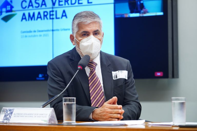 Debater o programa habitacional casa verde e amarela. Secretário Nacional de Habitação, Alfredo Eduardo Dos Santos