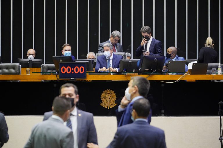 Discussão e votação de propostas. Presidente da Câmara dos Deputados, Arthur Lira.