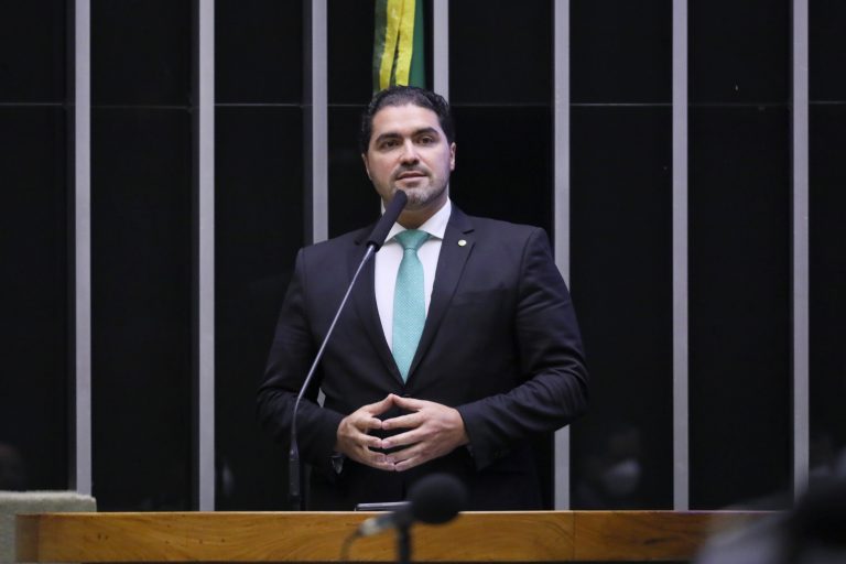 Deputado Newton Cardoso Jr discursa no Plenário da Câmara