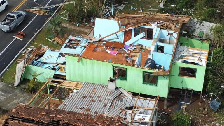 Meio Ambiente - clima - desastres ambientais destruição cidades aquecimento global fenômenos climáticos ventos meteorologia meteorológicos (tornado causa prejuízos em Água Doce-SC, em 15/8/20)