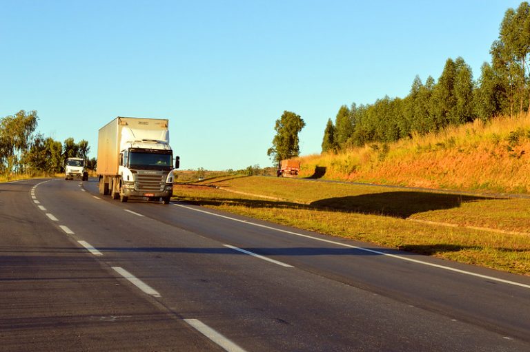 Transporte - caminhões - transporte de cargas - transporte rodoviário - caminhoneiro - caminhão