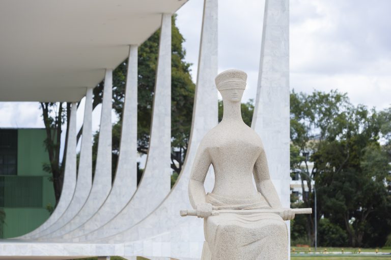 Brasília - monumentos e prédios públicos - Fachada do Supremo Tribunal Federal - STF - Justiça