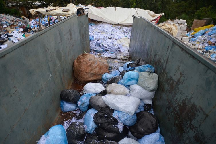 Catadores; Lixão; Reciclagem