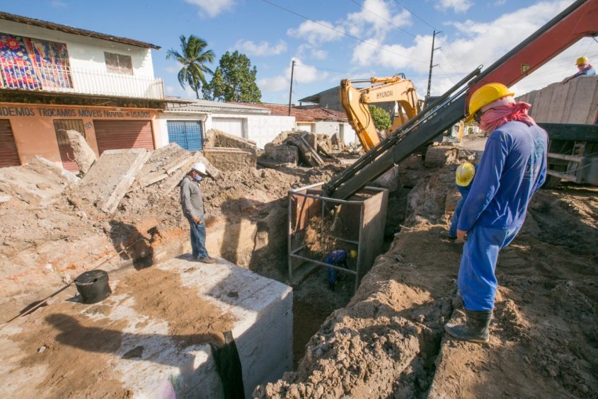 Obras de drenagem têm como objetivo solucionar problemas de inundações e alagamentos. Foto: Itawi Albuquerque / Secom Maceió