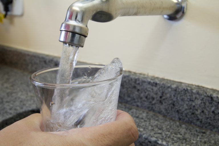 Meio Ambiente - água - potável abastecimento saneamento básico hidratação recursos hídricos hidratação