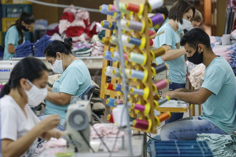 Economia - indústria e comércio - trabalho - trabalhador - empresa - economia - postos de trabalho - emprego