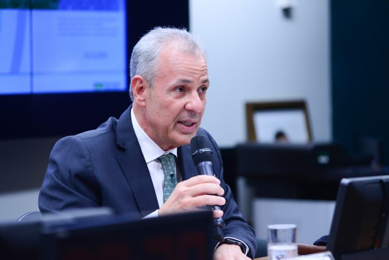Audiência Pública - Impactos oriundos da exploração de petróleo na Bacia de Potiguar. Bento Albuquerque - Ministro de Minas e Energia