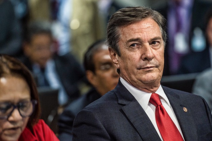 Collor é alvo de investigação que apura propina no Ibama | Exame