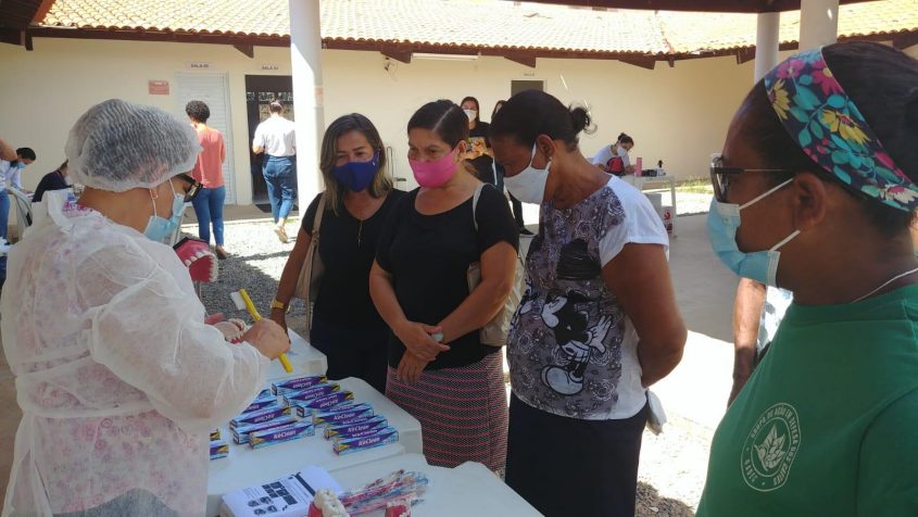 Orientação de higienização bucal - Foto: Divulgação Gerência de Atenção à Saúde Bucal