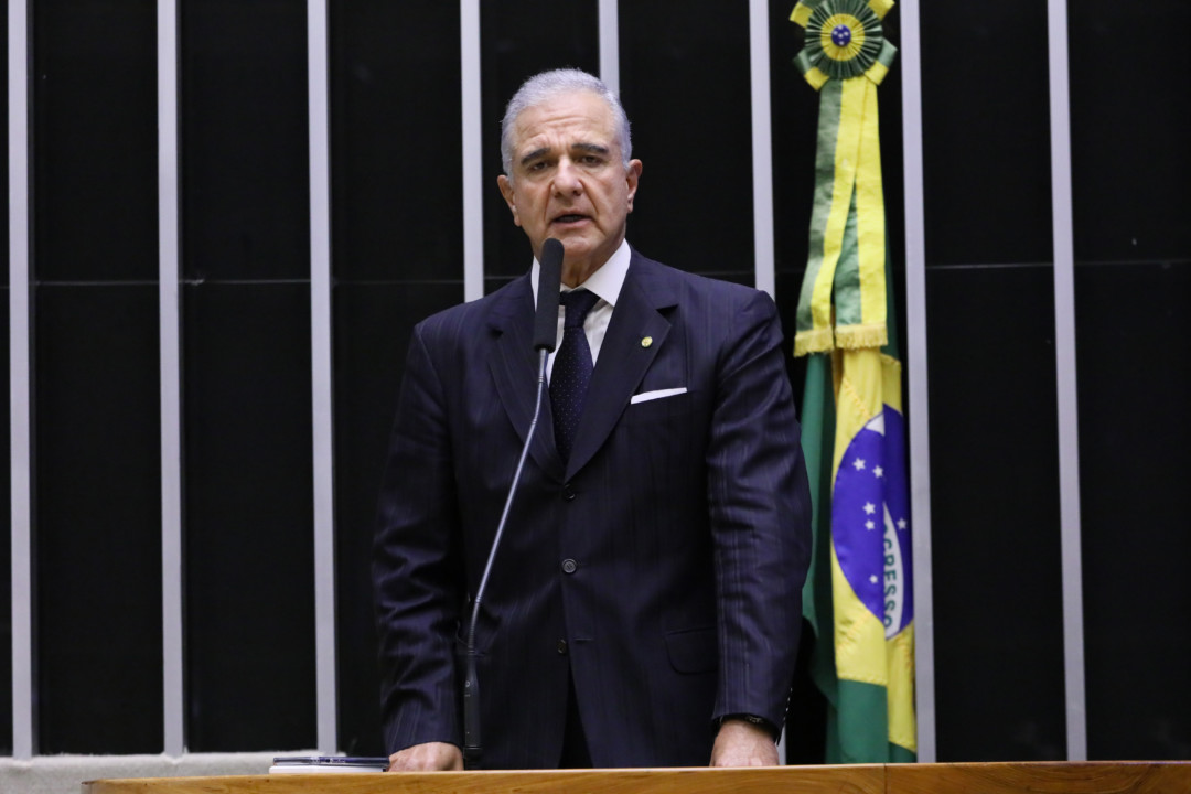Deputado Júilio Lopes discursa no Plenário da Câmara