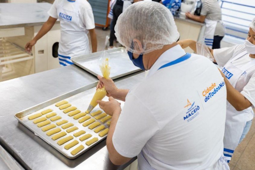 Ano passado, o programa ofertou 30 vagas para para os cursos profissionalizantes de panificação, pintor, pedreiro e encanador. Foto: Itawi Albuquerque/Secom Maceió