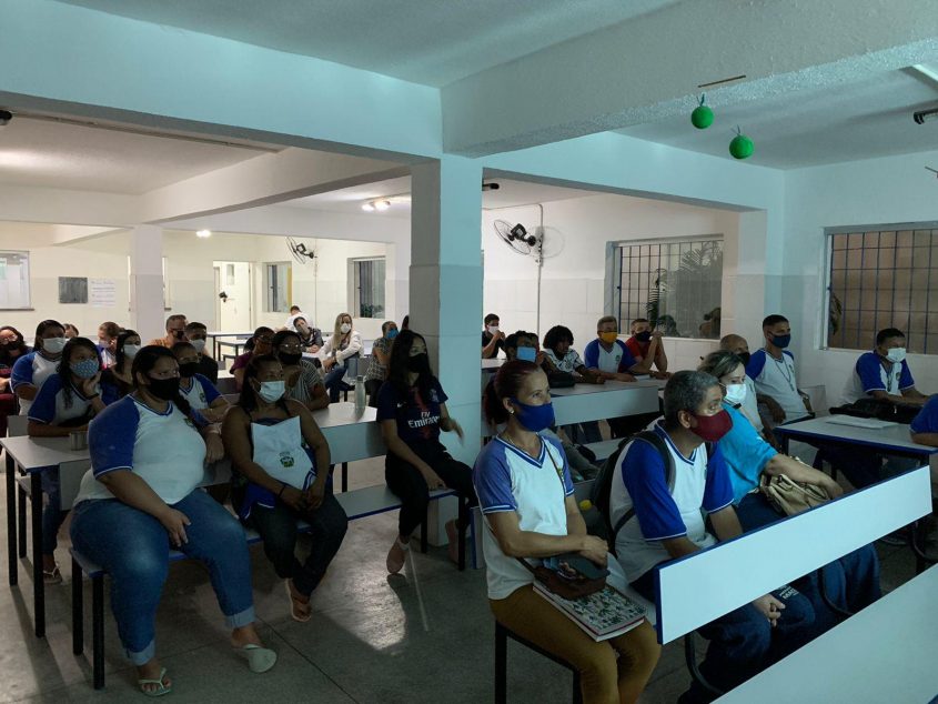 Estudantes participam de palestra sobre manipulação de alimentos (Foto: Vigilância Sanitária)