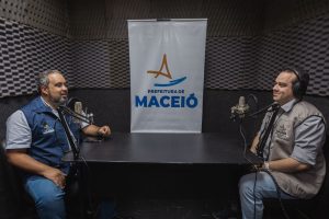 Secretário de Comunicação, Lininho Novais, e Lucas Malafaia. Foto: Itawi Albuquerque/ Secom Maceió.