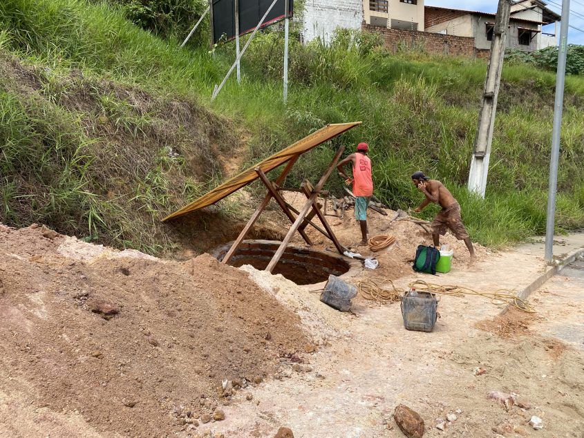 Obra estava sendo realizada em um espaço público na Avenida Pierre Chalita, no bairro da Serraria. Foto: João Victor Barroso / Ascom Semscs
