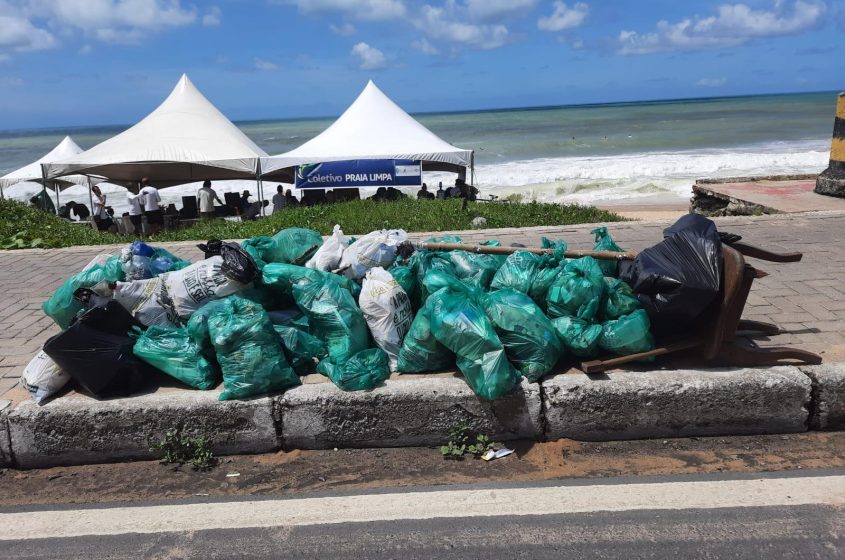Mais de 80 quilos de lixo foram recolhidos na praia de Cruz das Almas. Foto: Ascom Sudes