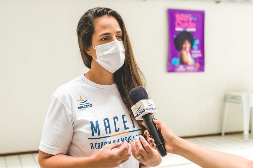 Enfermeira da Gerência de Imunização de Maceió, Camila Peixoto. Foto: Gabriel Moreira