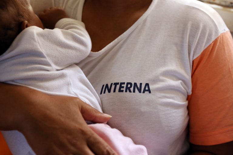 Segurança pública - presídio - penitenciária feminina - mães presas - detentas - sistema carcerário - presas grávidas e com bebês