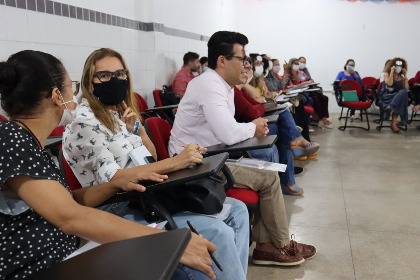 Profissionais participaram de dinâmicas referentes à saúde sexual dos adolescentes. Foto: Jamerson Soares (estagiário)/Ascom Semed