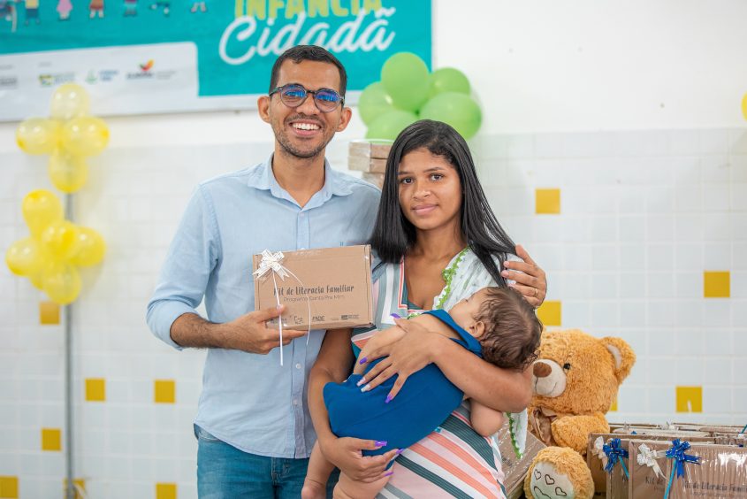 Secretário municipal de Assistência Social, Carlos Jorge, participou da entrega dos kits. Foto: Itawi Albuquerque/Secom Maceió