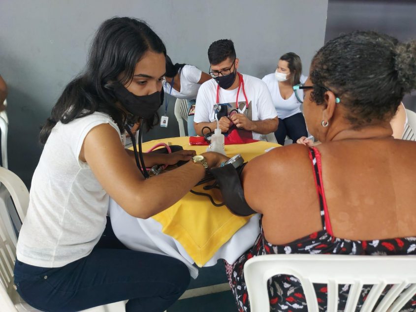 Participantes também contaram com a assistência de enfermagem, realizada pelos alunos do 6º período do curso de Enfermagem, da Faculdade Estácio. Foto: Luiz Felipe Pimentel (estagiário)/Ascom Semas