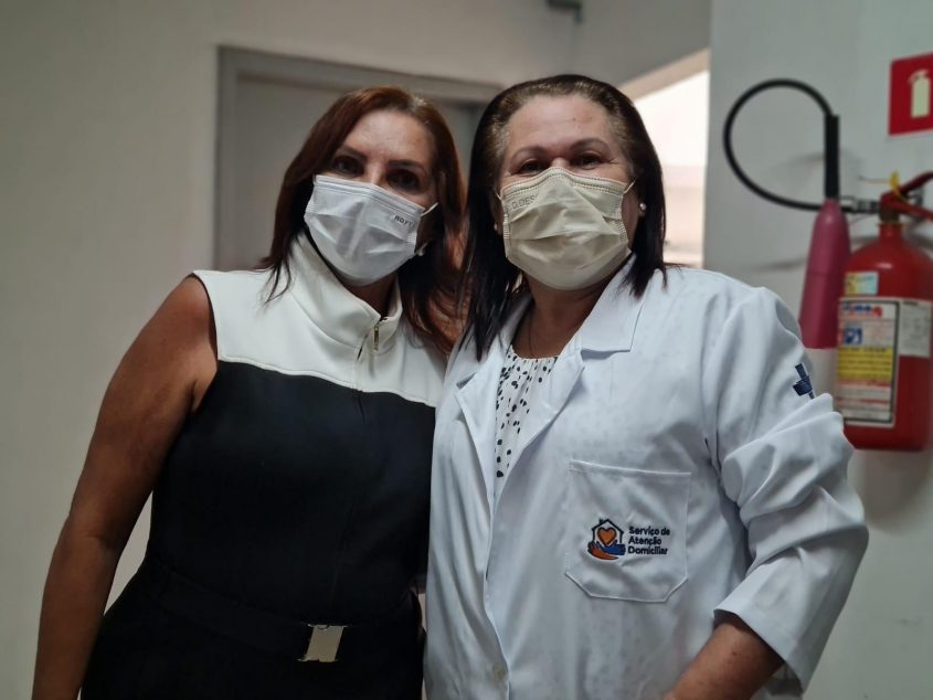 Coordenadora geral do SAD, Dulce Denyse Araújo, e a secretária de Saúde de Maceió, Célia Fernandes. Foto: Ascom SMS