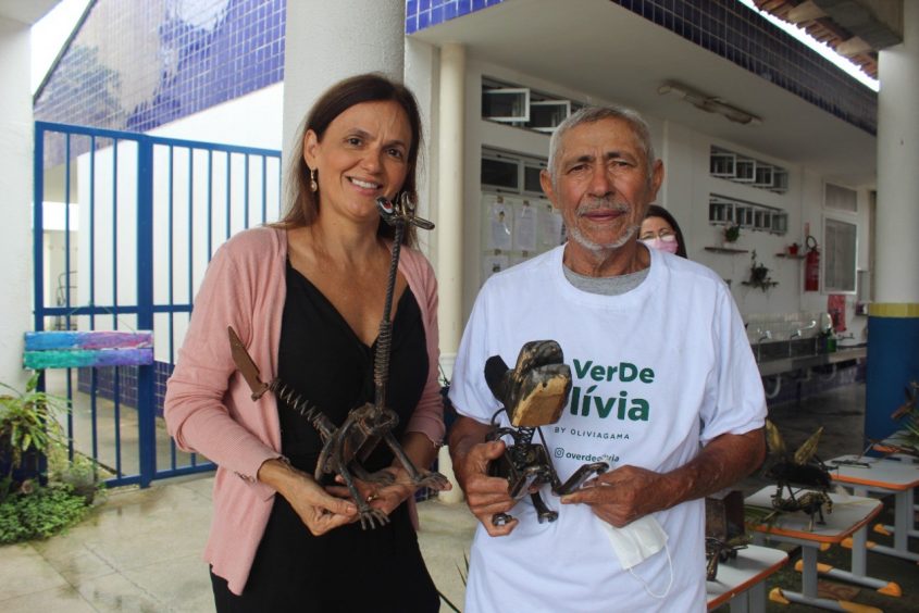 Mestre Paulo conta que realizar exposições em escolas e creches faz com que ele se sinta mais feliz. Foto: Jamerson Soares / Ascom Semed