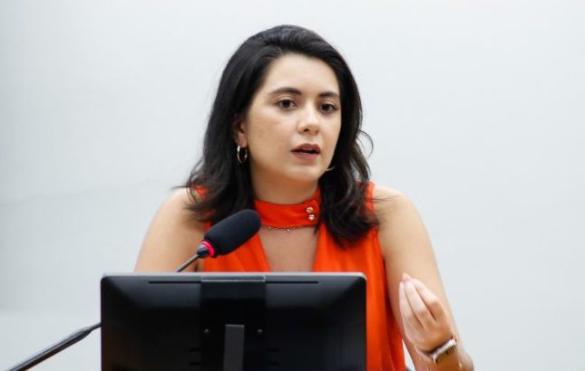 Audiência Pública - Imunização dos pacientes oncológicos. Helena Esteves - Coordenadora de Advocacy instituto Oncoguia