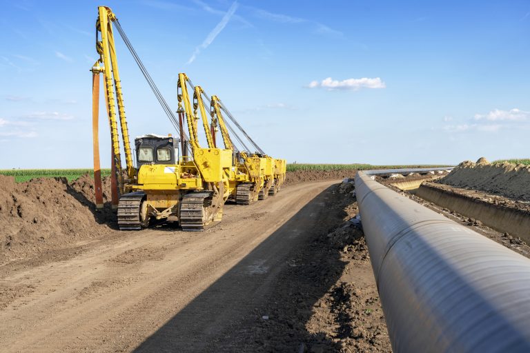 Máquinário em construção de gasoduto