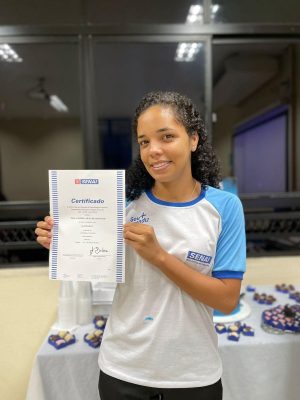 Paula Nenzita foi uma das que concluíram o curso de almoxarifado e conseguiu emprego. Foto: Gabinete da Mulher