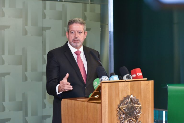 Arthur Lira concede entrevista
