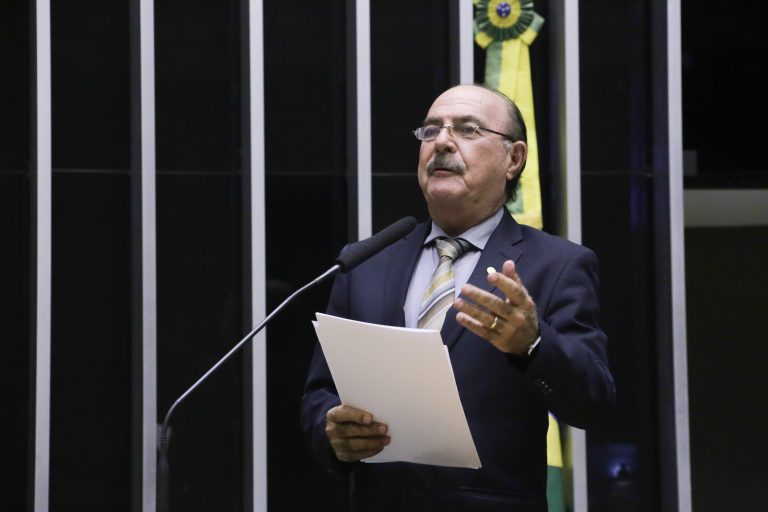 Deputado Dr. Zacharias Calil discursa no Plenário da Câmara