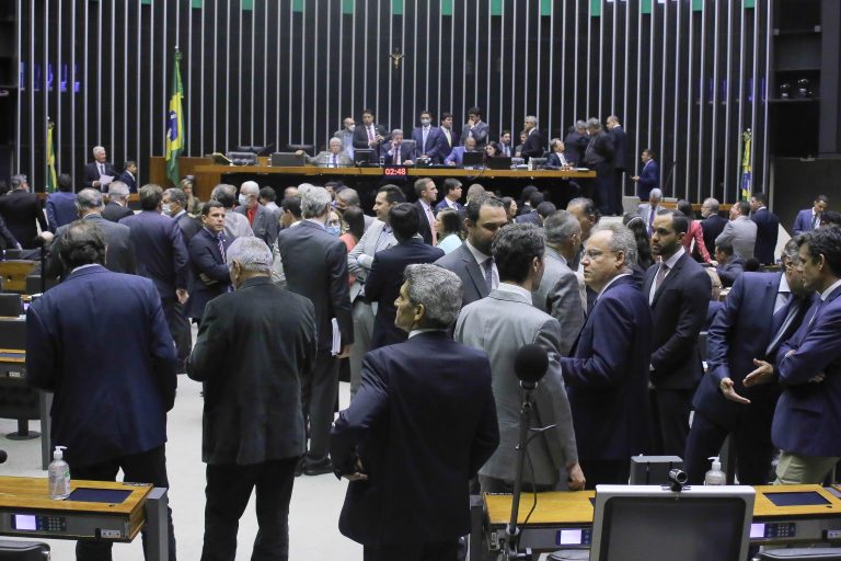 Eleição de Vice-Presidente e 2° e 3° Secretários - Discussão e votação de propostas