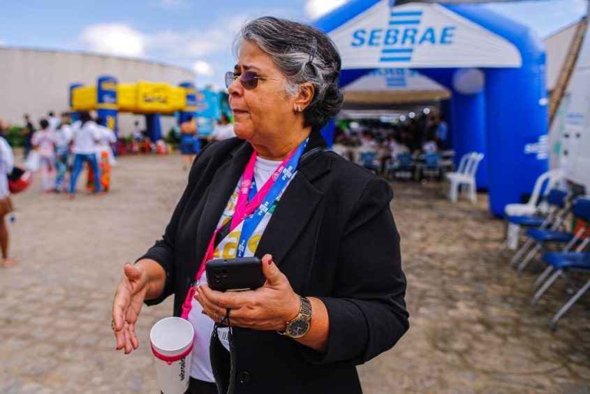 Gerente-adjunta de Relacionamento do Sebrae Alagoas, Fátima Aguiar, ressaltou mix de serviços. Foto: Alisson Frazão/Secom Maceió