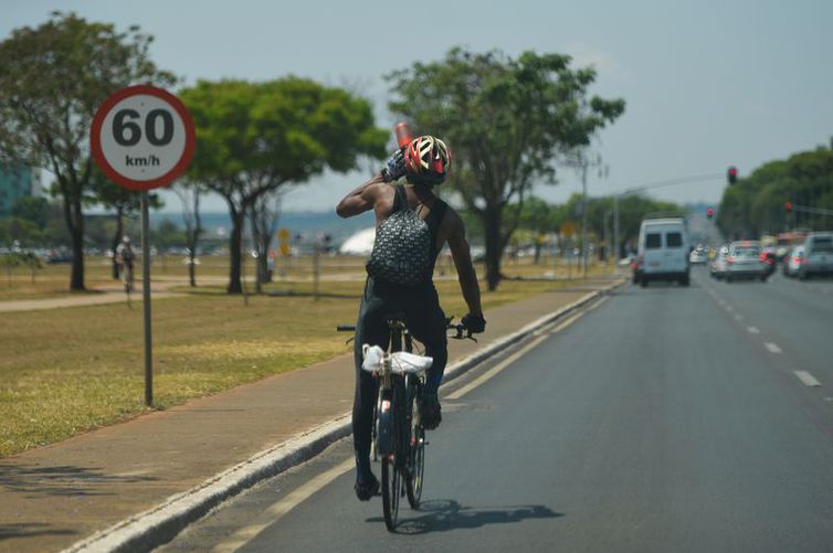 Por saúde e economia, brasilienses têm trocado o carro pela bicicleta