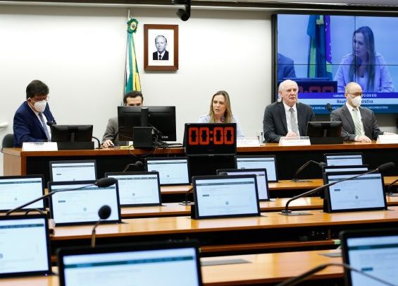 Audiência Pública - Competividade Biocombustíveis PEC 015/22. Dep. Celina Leão PP-DF; Ghuilherme Theóphilo - CEO do Instituto Combustível Legal - ICL; Donizete Torkaski - Diretor Superintendente da União Brasileira do Biodiesel e Bioquerosene - Ubrabio; Daniel Furlan Amaral - Economista-Chefe da Associação Brasileira das Indústrias de Óleos Vegetais - Abiove