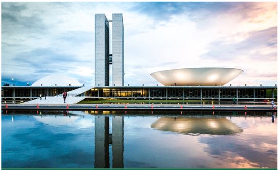 Foto do prédio do Congresso Nacional ao entardecer