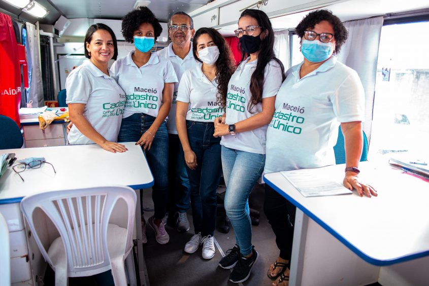 Equipe do CadÚnico Maceió está no bairro Clima Bom até esta sexta (22). Foto: Alisson Frazão/Secom Maceió