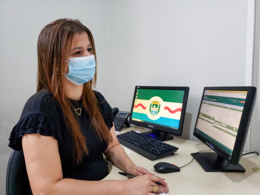 Secretária adjunta da Semtabes, Ríssia Rodrigues, faz chamado para cadastro de novos segmentos produtivos na Economia Solidária (Foto: João Ferro/Ascom Semtabes)