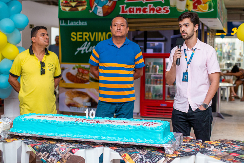 Gestor da Semtabes, Maurício Filho, participou da comemoração com permissionários (Foto: Alisson Frazão/Secom Maceió)
