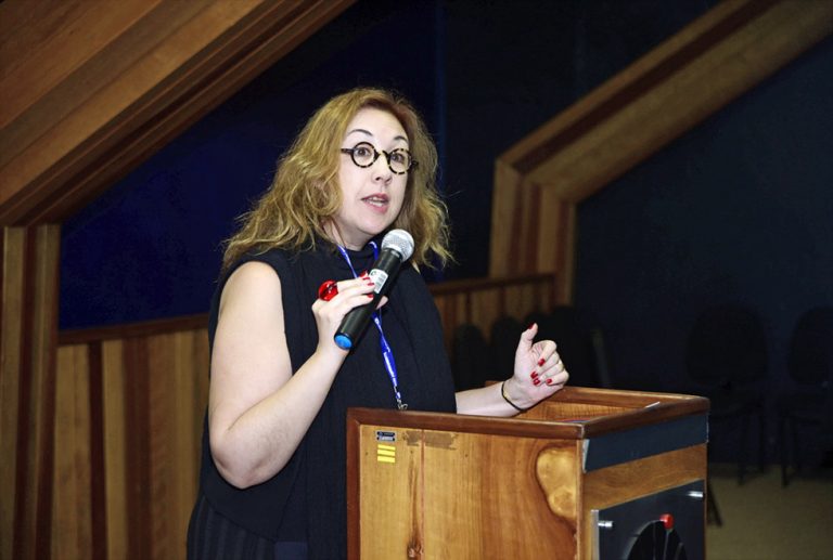 Erika Maria Parlato de Oliveira, fonoaudióloga e professora da Universidade Paris VII
