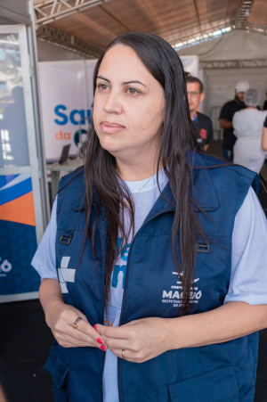 Secretária-adjunta de Gestão em Saúde, Roberta Borges, acompanha os trabalhos no Jacintinho. Foto: Victor Vercant/Ascom SMS