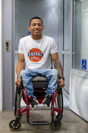 Kauan Marques tem 18 anos e é jogador de basquete (Foto:Célio Júnior/Secom Maceió)